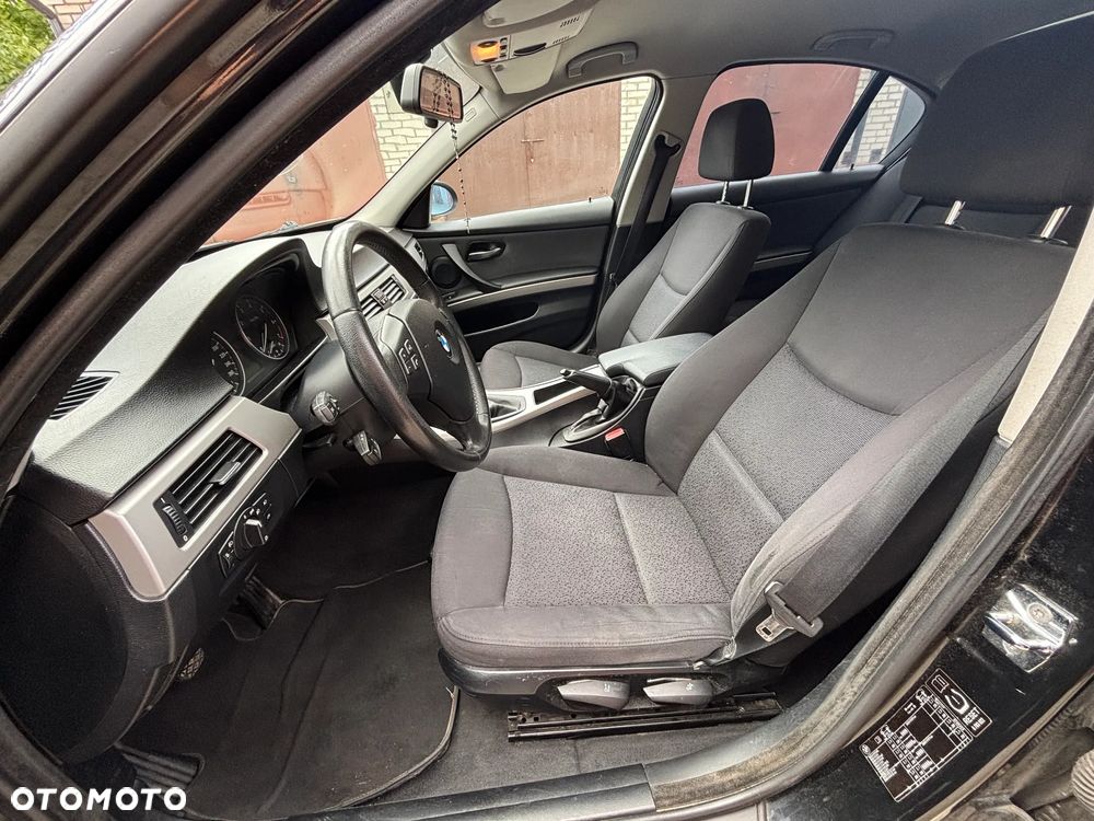 BMW Seria 3 318i - 26