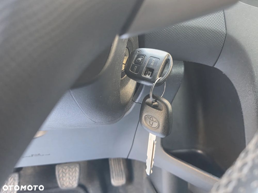Toyota Yaris 1.33 VVT-i Executive - 25