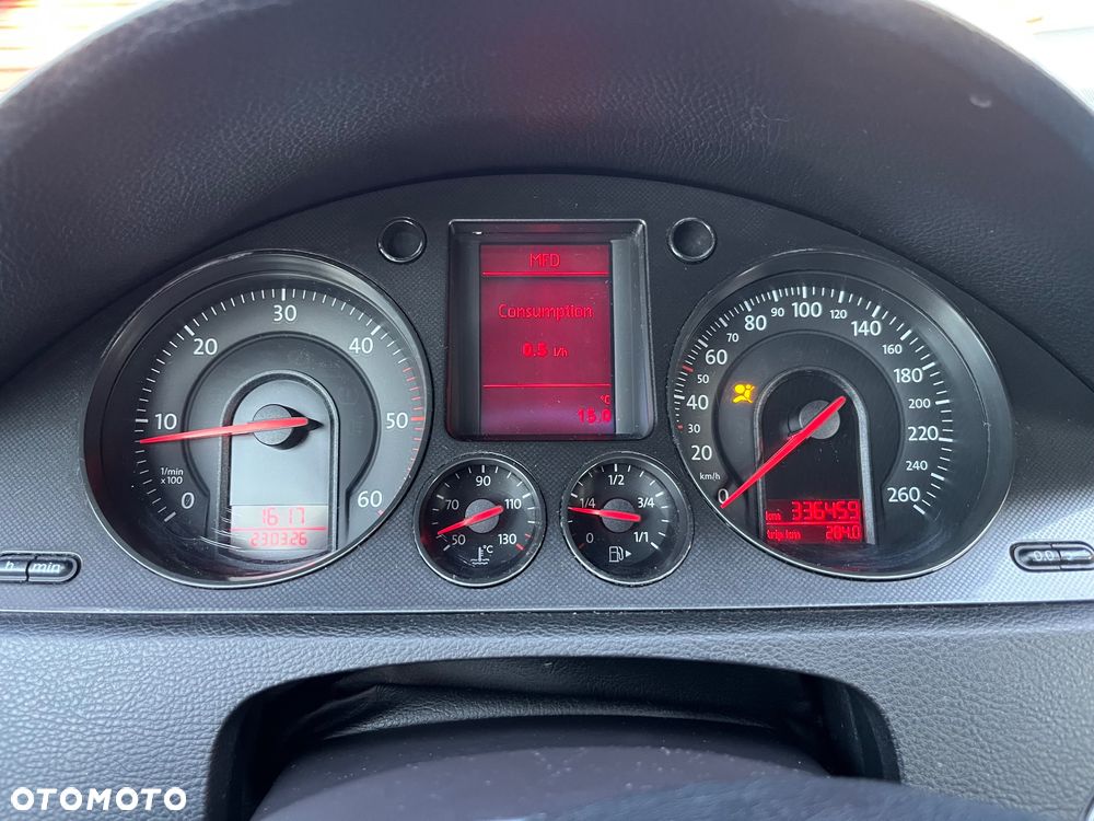 Volkswagen Passat 2.0 TDI Trendline - 17