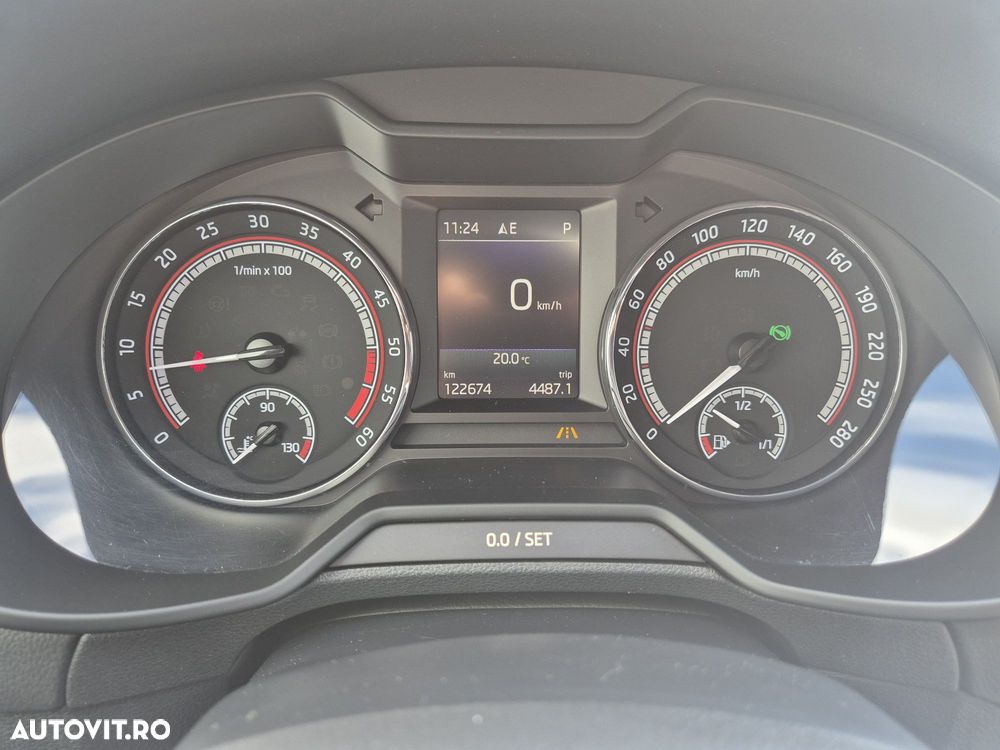 Skoda Octavia 2.0 TDI DSG RS - 18