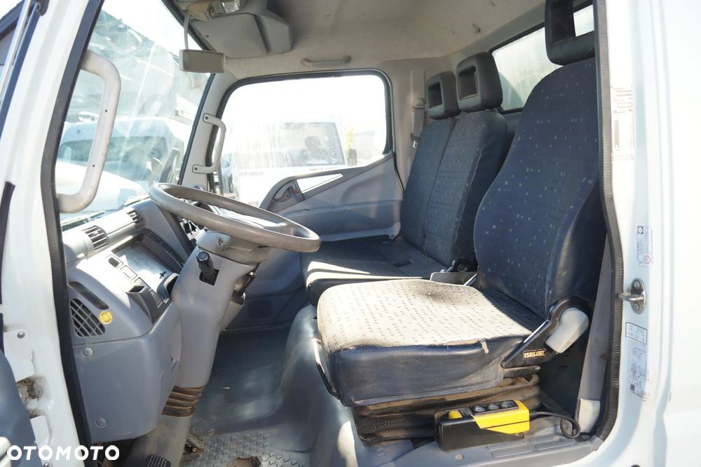 Mitsubishi CENTER FUSO - 26