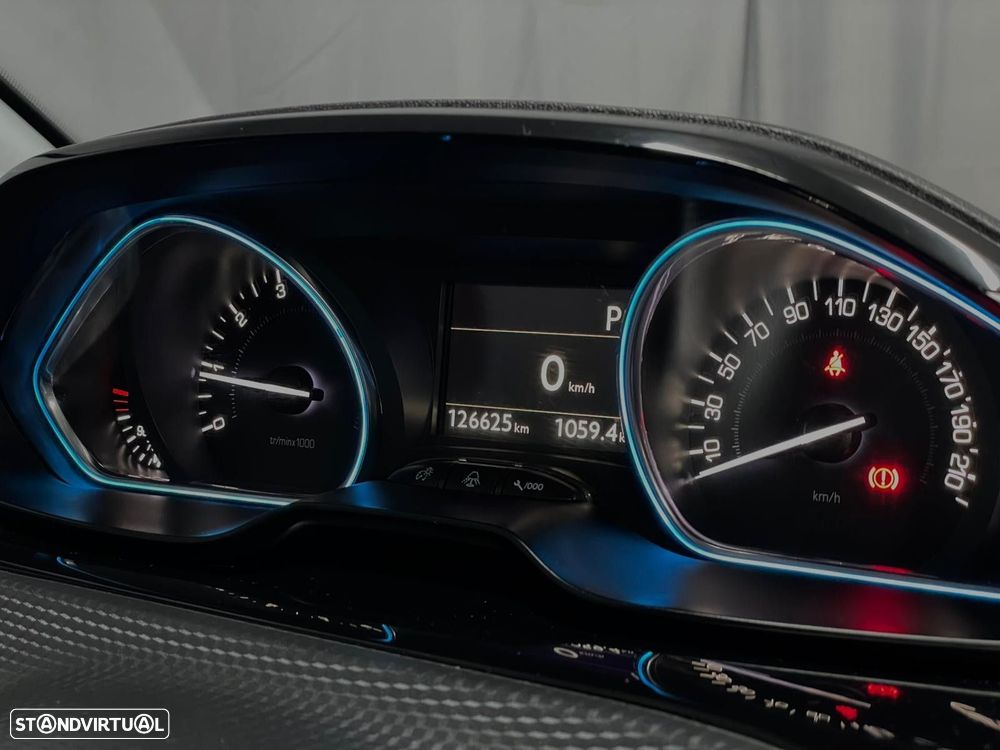 Peugeot 2008 1.2 PureTech Allure EAT6 - 10