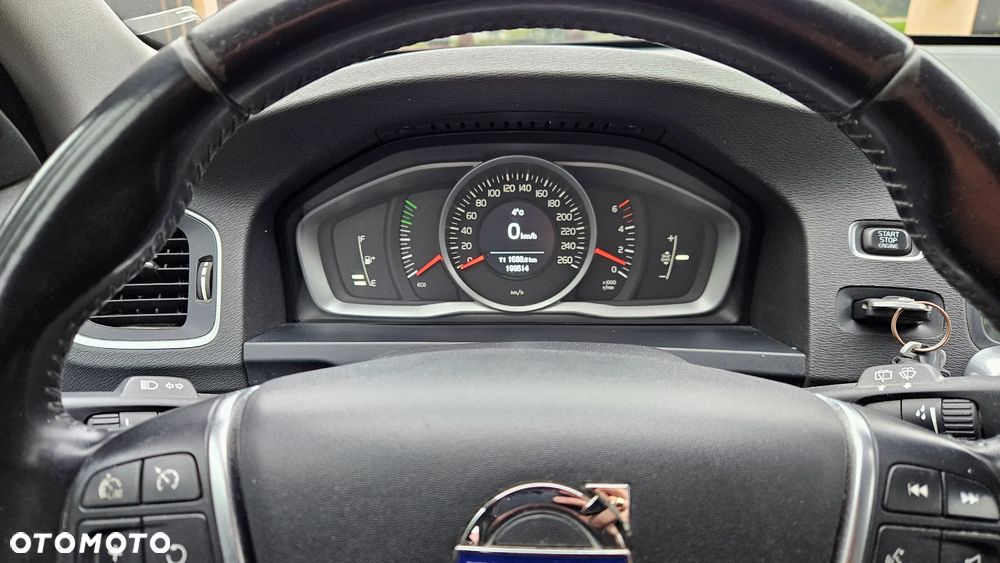 Volvo V60 D2 Momentum - 24