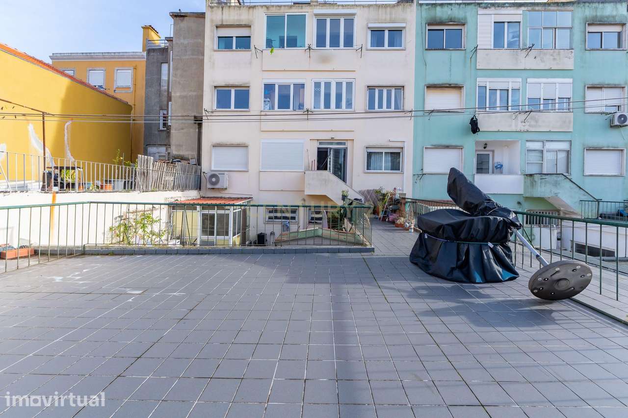 T2 na Lapa, com terraço privativo de 48 m², junto ao Jardim da Estrela - Grande imagem: 5/23
