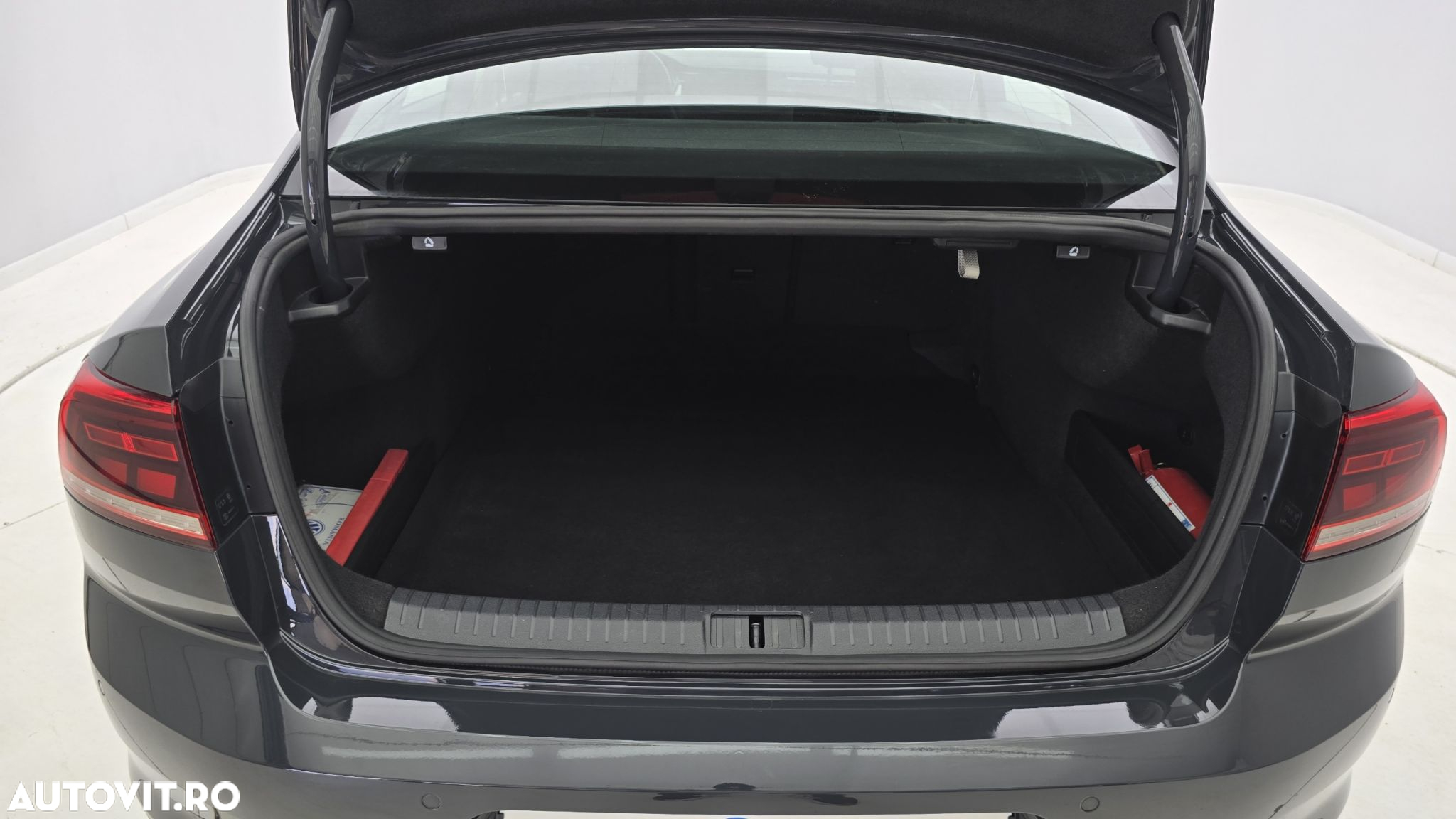 Volkswagen Passat 2.0 TDI DSG Comfortline - 25