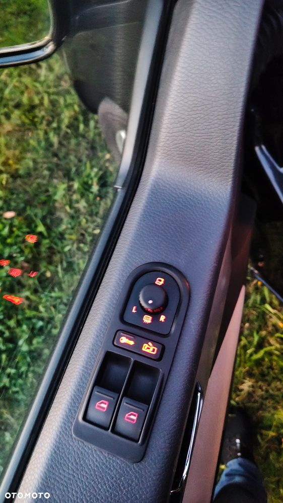 Volkswagen Multivan - 24