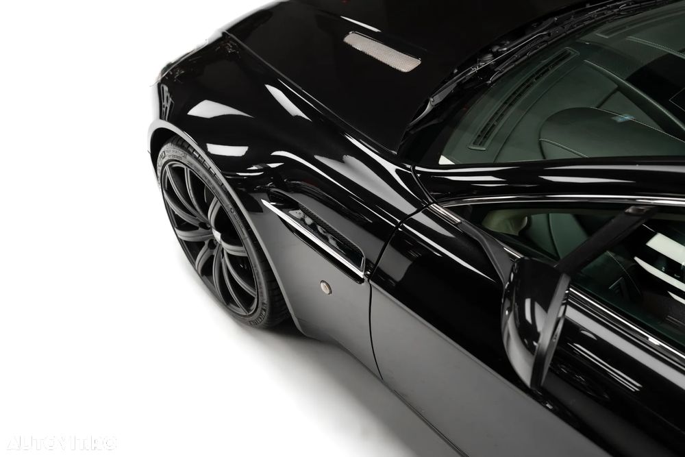 Aston Martin V8 Vantage - 7