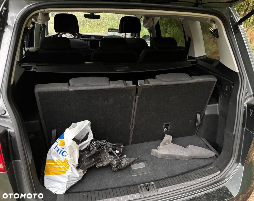 Volkswagen Touran - 9