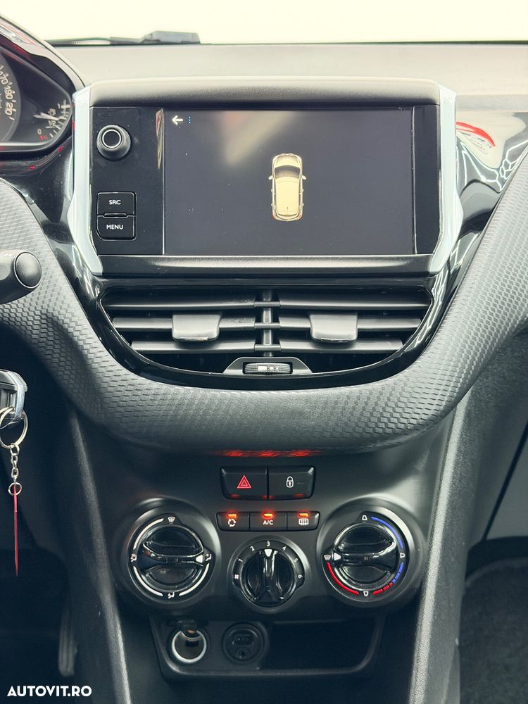 Peugeot 208 PureTech 82 Style - 24