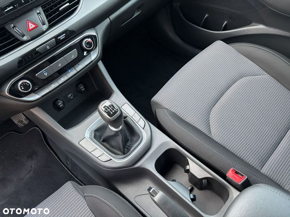 Hyundai i30 1.5 DPI Classic + - 17