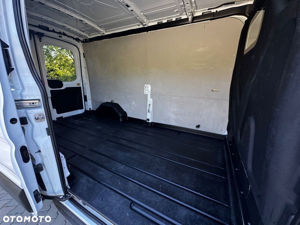Ford Transit EcoBlue - 18
