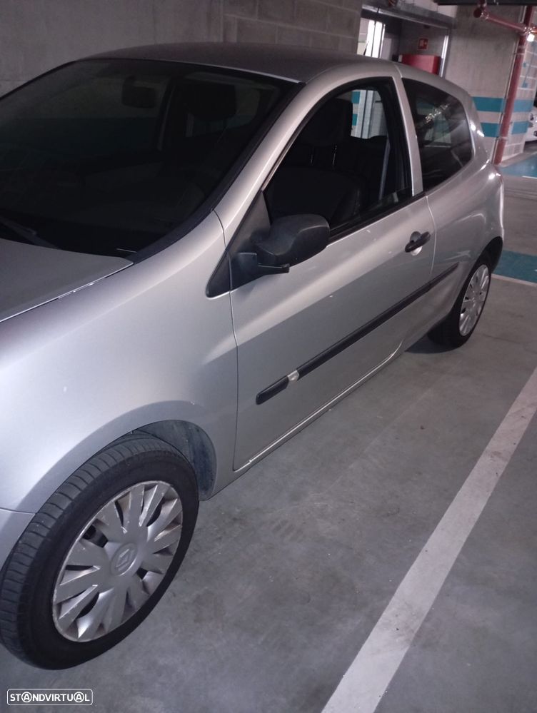 Renault Clio 1.2 16V Confort - 9