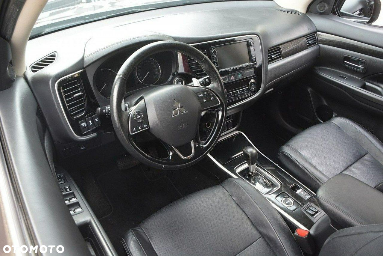 Mitsubishi Outlander 2.2 DI-D Instyle SDA 4WD - 11