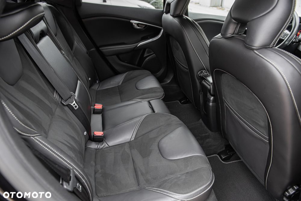 Volvo V40 D3 Geartronic RDesign - 33