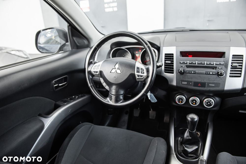 Mitsubishi Outlander - 22