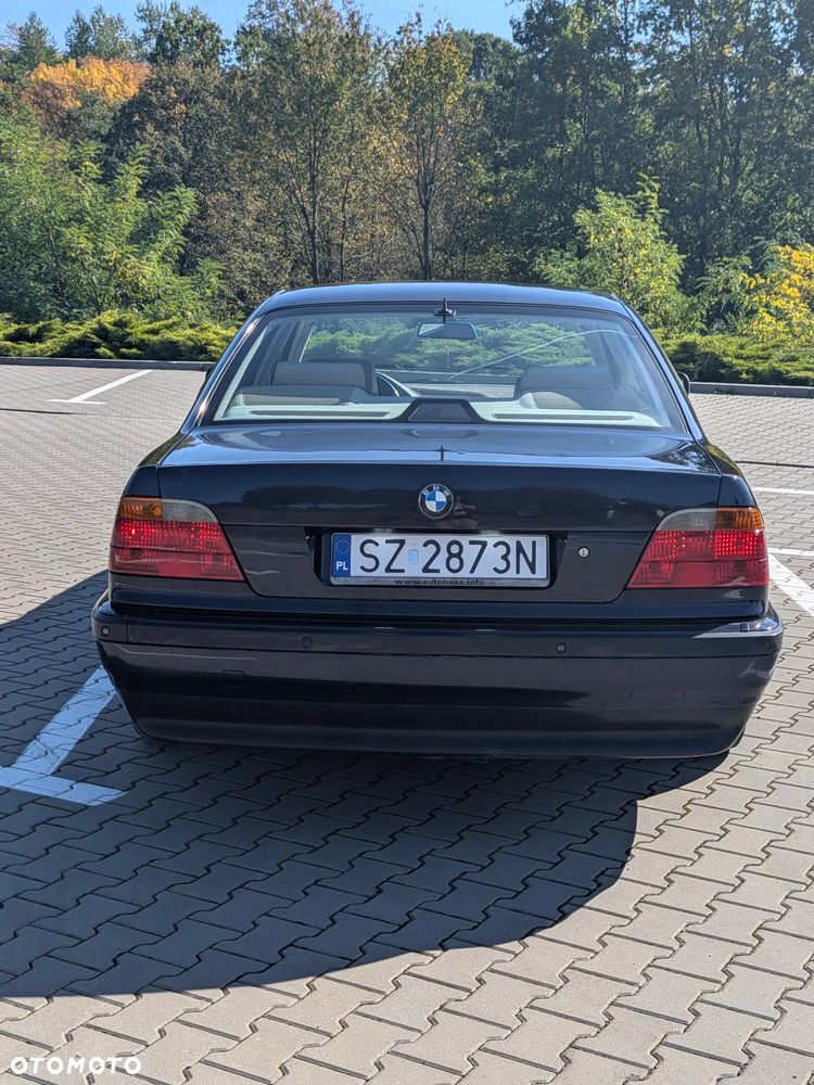 BMW Seria 7 735i - 6