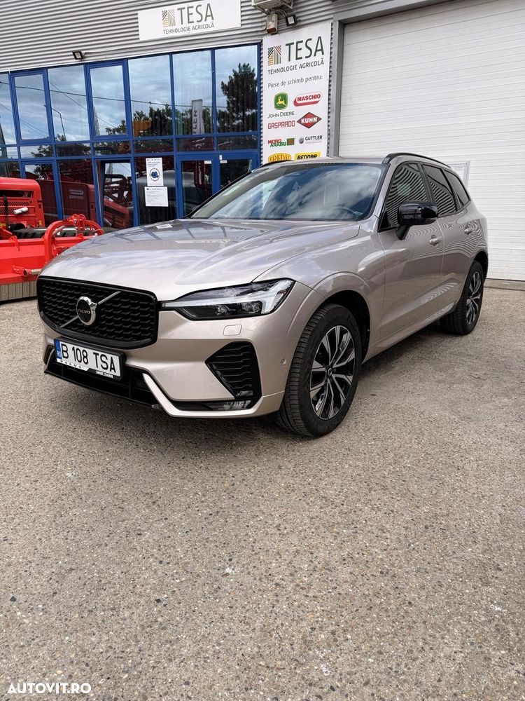 Volvo XC 60 B4 MHEV AT AWD Plus Dark - 15