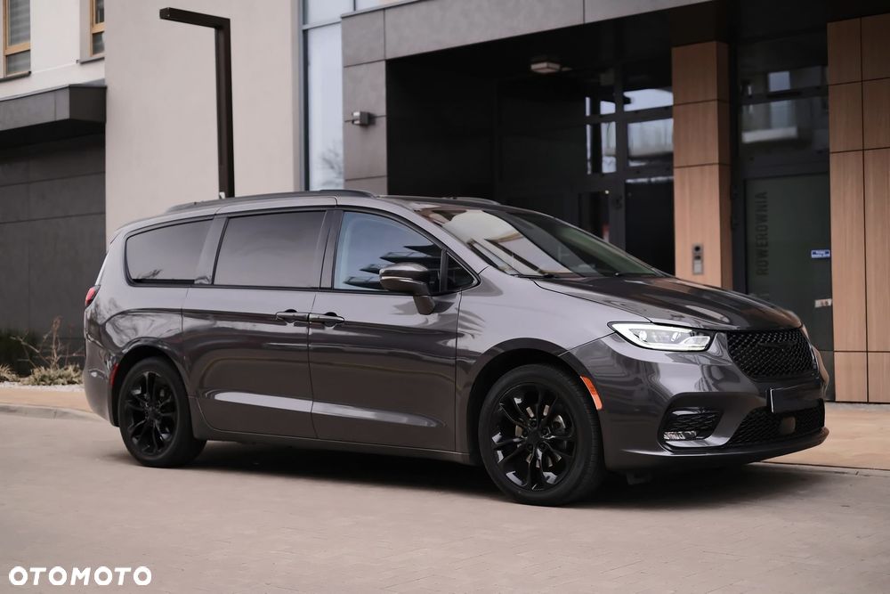 Chrysler Pacifica - 16