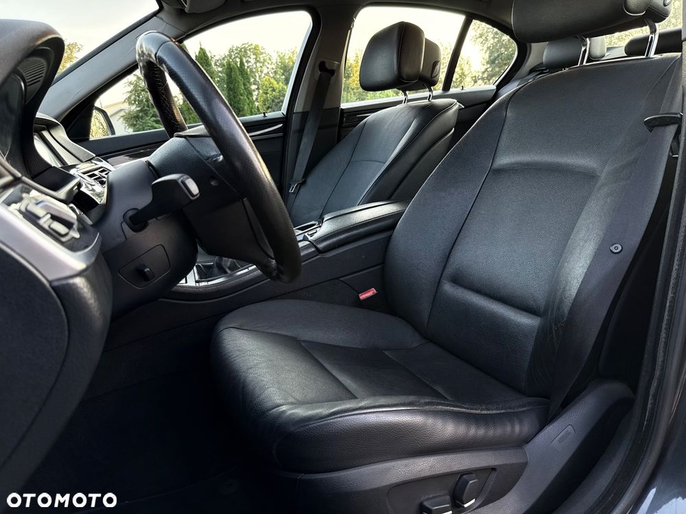 BMW Seria 5 525d - 16