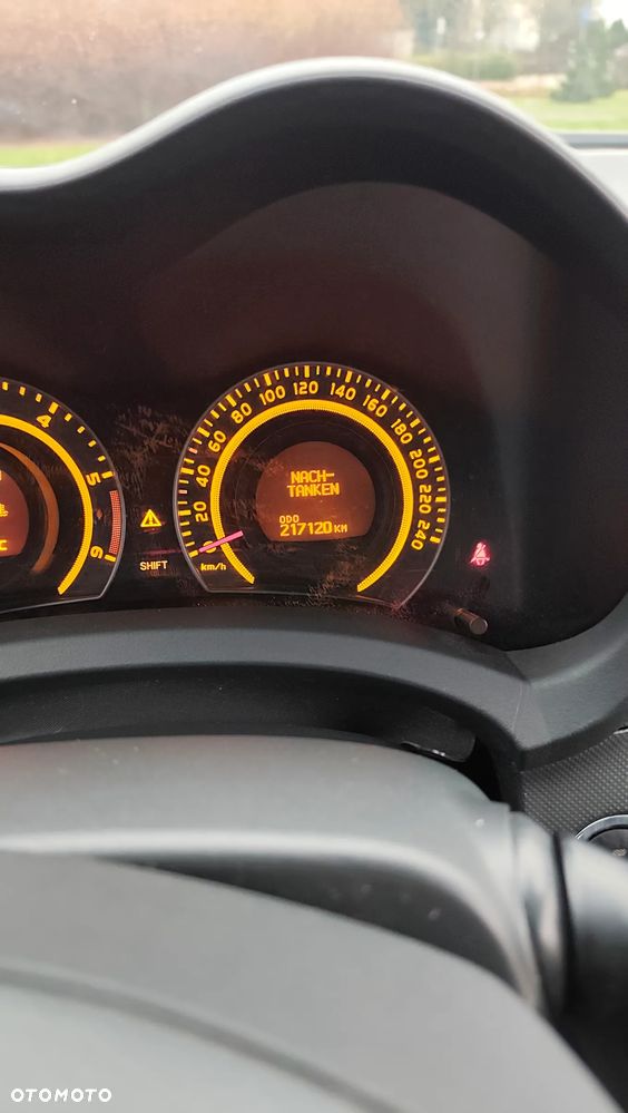 Toyota Auris 2.2 D-4D D-CAT - 10