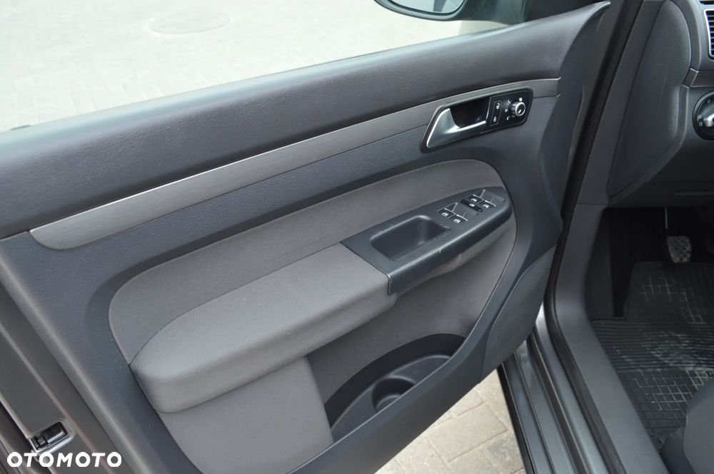 Volkswagen Touran 1.6 TDI DPF Cross - 16