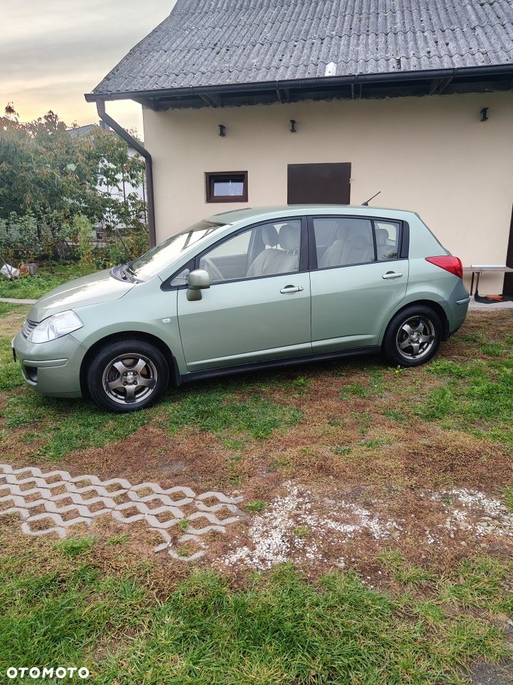 Nissan Tiida - 1