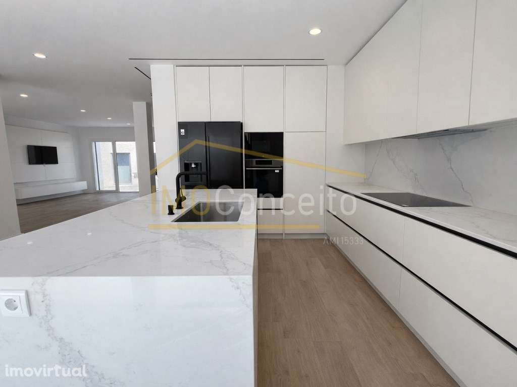 Moradia T4 | Piscina - Garagem | Entroncamento zona Bonito - Grande imagem: 5/46