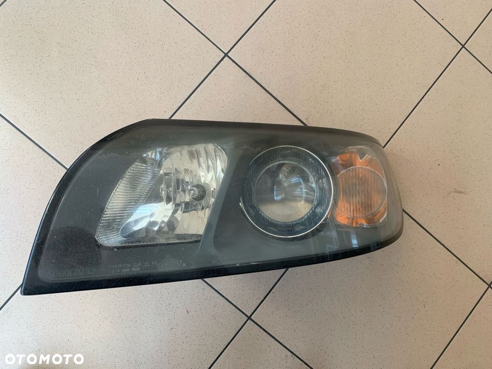 Volvo V50 S40 30698889 Lampa Xenon lewy przód EU - 1