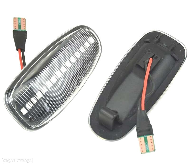 PISCAS LATERAIS LED DINÁMICO R170 R171 W163 W202 W210 W208 W638 FUNDO PRETO - 3