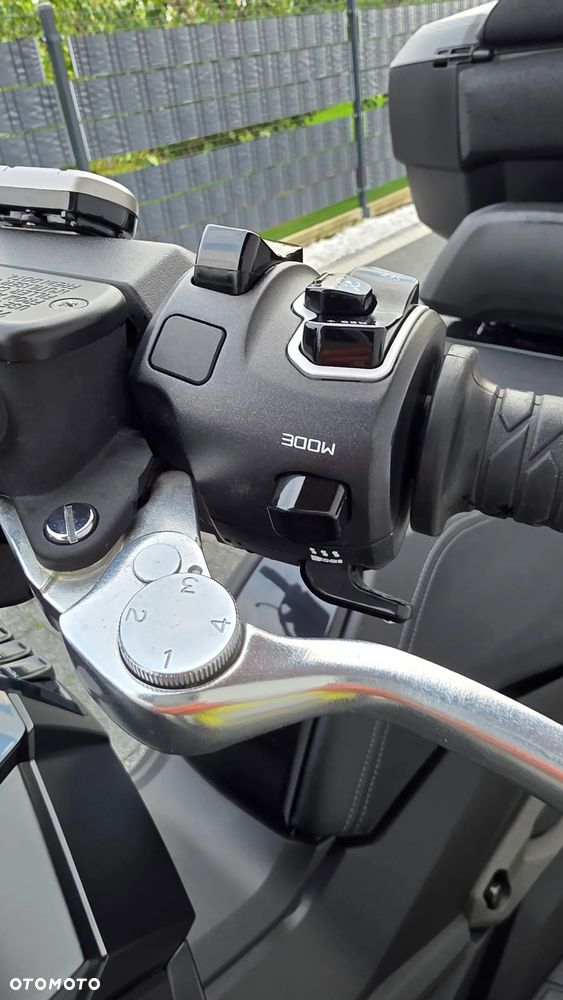 Kymco CV3 - 11