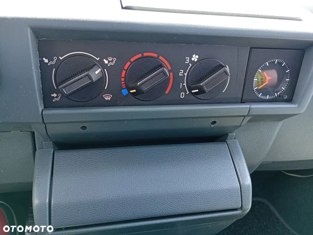 Renault Clio - 16
