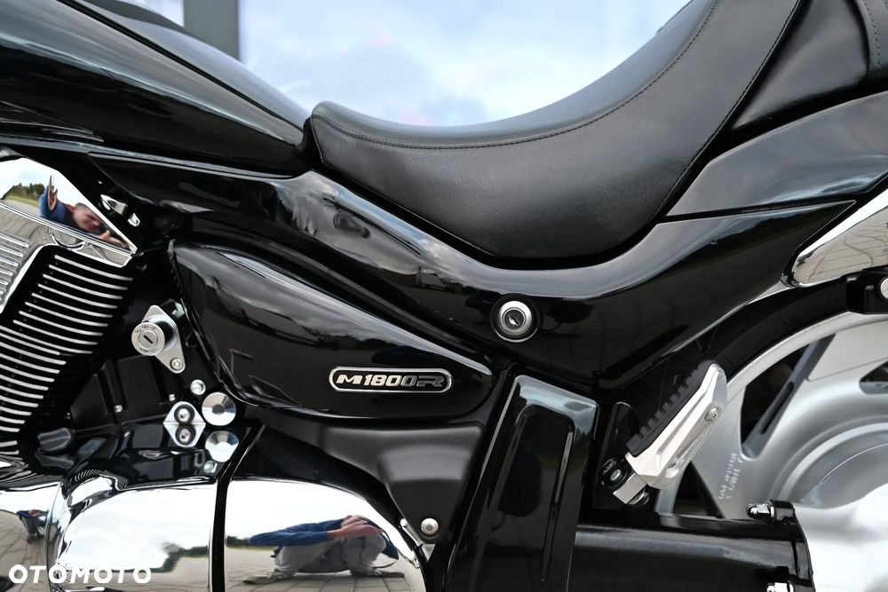 Suzuki Intruder - 35