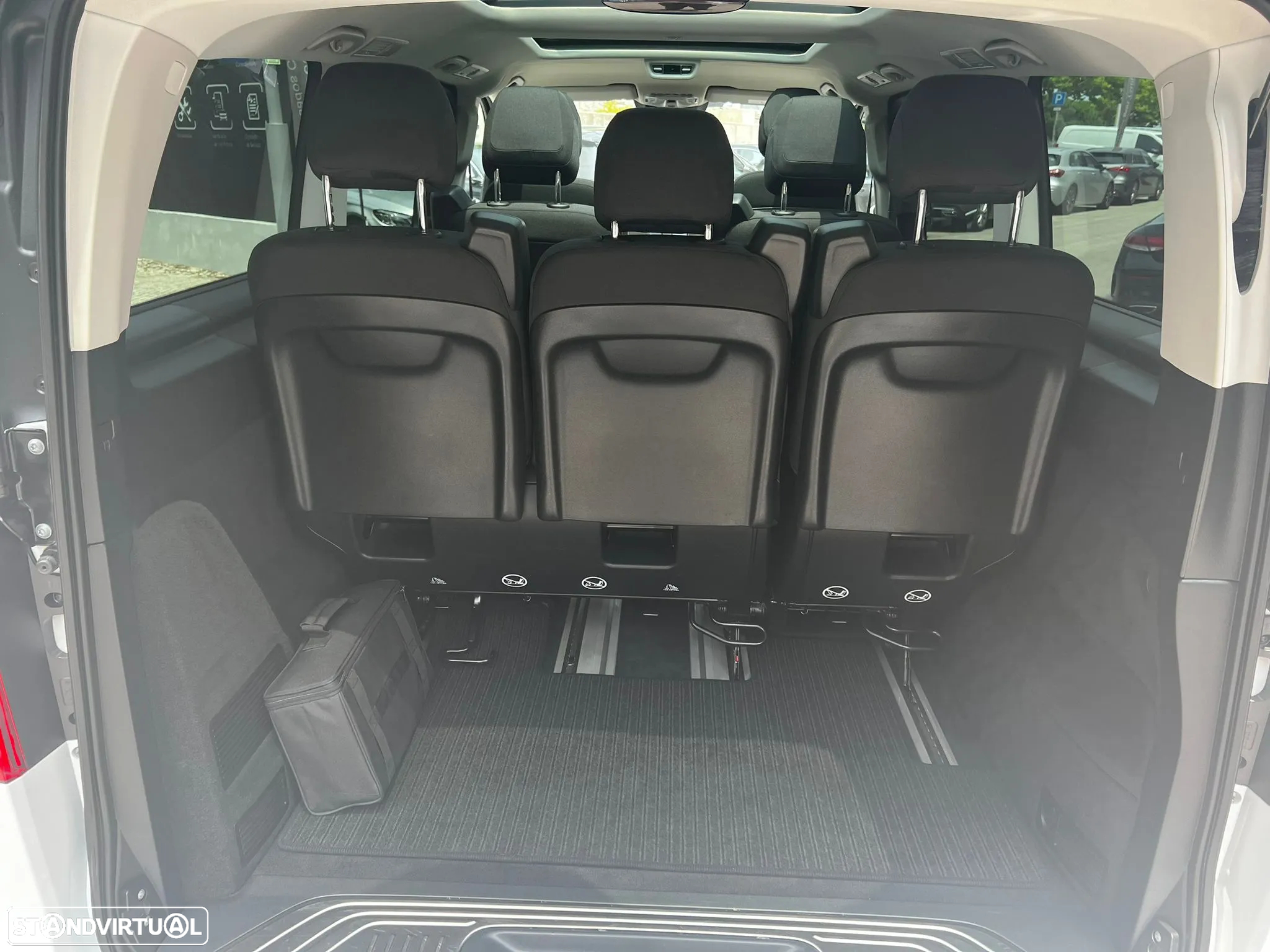 Mercedes-Benz EQV 300 - 11