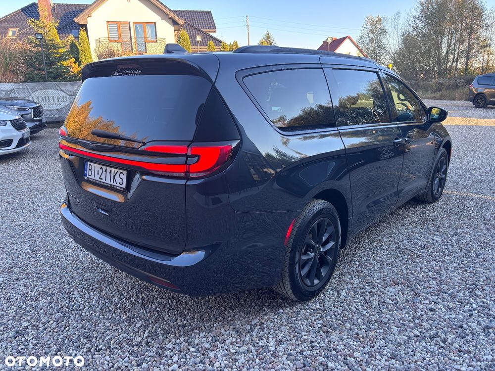 Chrysler Pacifica - 4