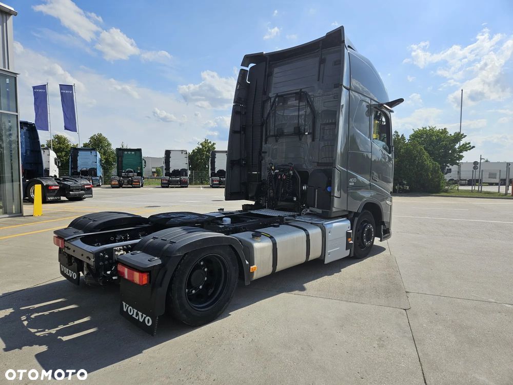 Volvo FH4 AERO 4x2 460 KM GLOBETROTTER XL LOW DECK - 3