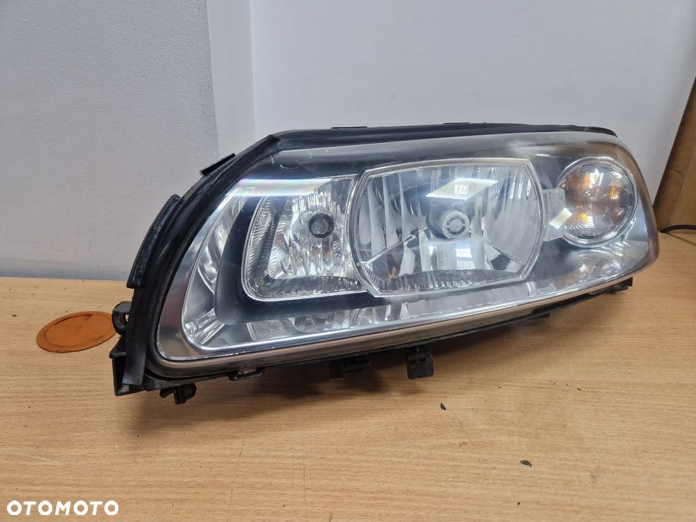 LAMPA LEWA PRZEDNIA XENON VOLVO S60I V70II LIFT 04-10R EUROPA - 2