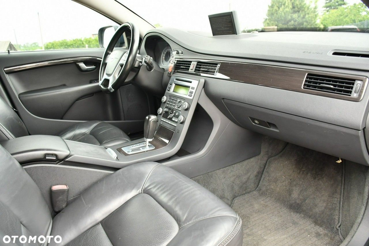 Volvo XC 70 2.4D Momentum - 32
