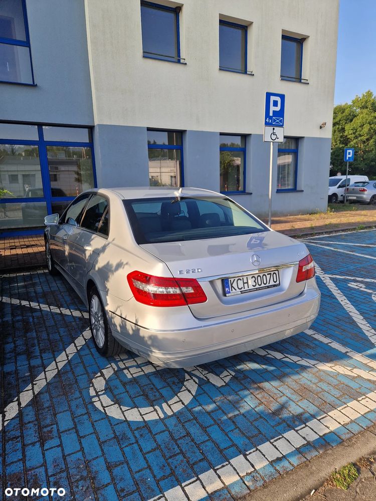Mercedes-Benz Klasa E 220 CDI DPF BlueEFFICIENCY 7G-TRONIC Elegance - 18