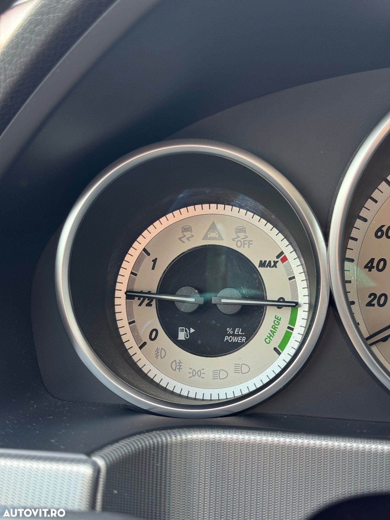 Mercedes-Benz E 300 T BlueTEC HYBRID 7G-TRONIC - 23