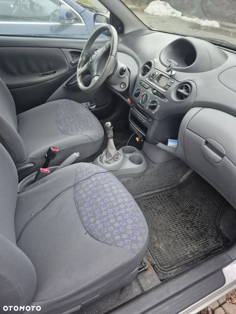 Toyota Yaris 1.0 Base - 10