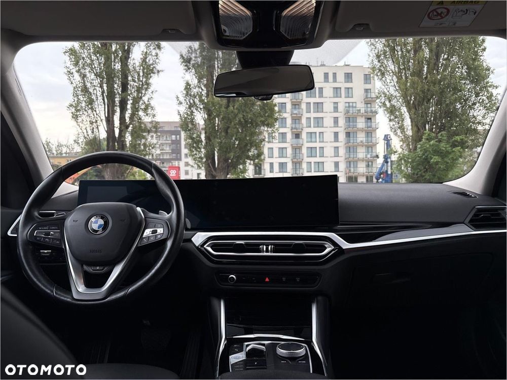 BMW Seria 3 318d MHEV - 12