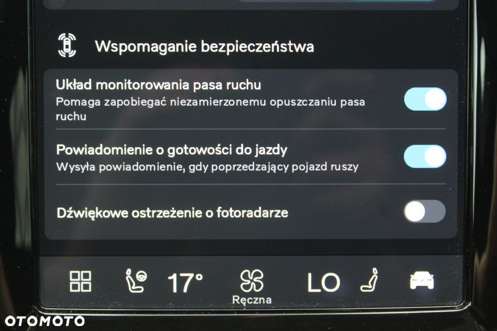 Volvo V90 Cross Country - 34
