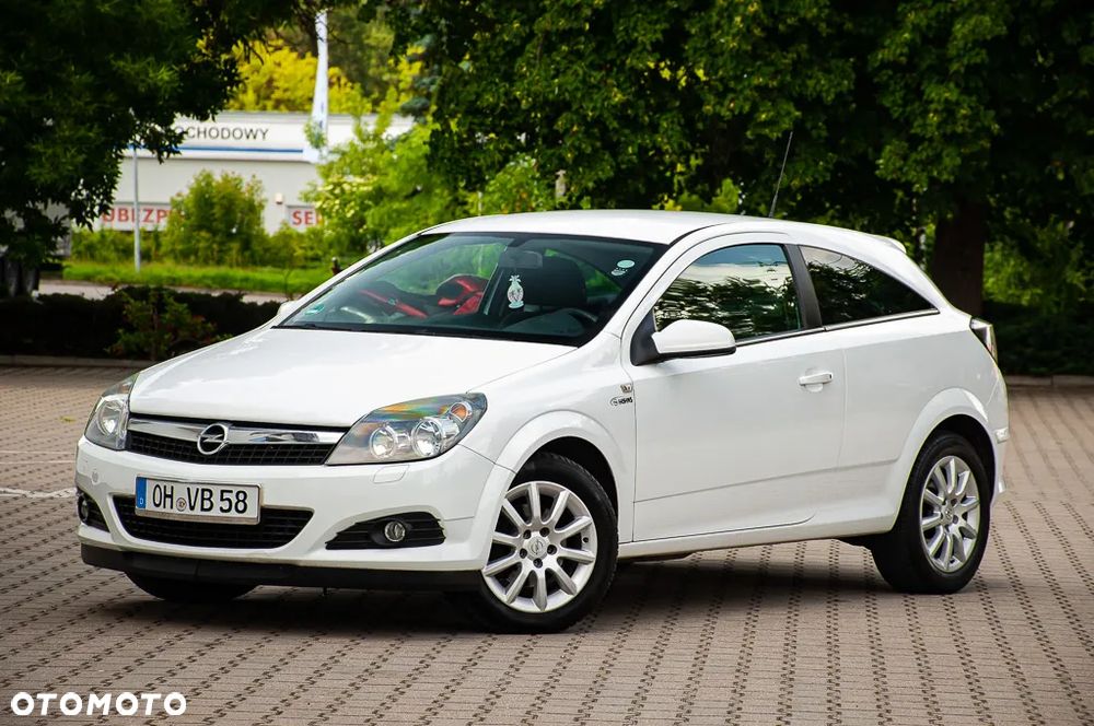 Opel Astra GTC 1.6 Black&White - 10