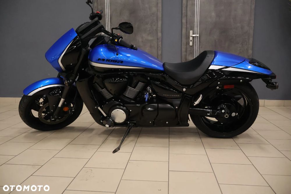 Suzuki Intruder - 6