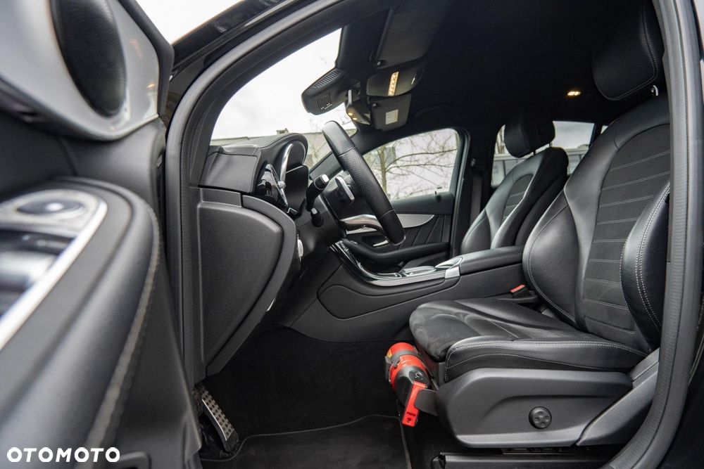 Mercedes-Benz GLC 300 4Matic 9G-TRONIC AMG Line - 14
