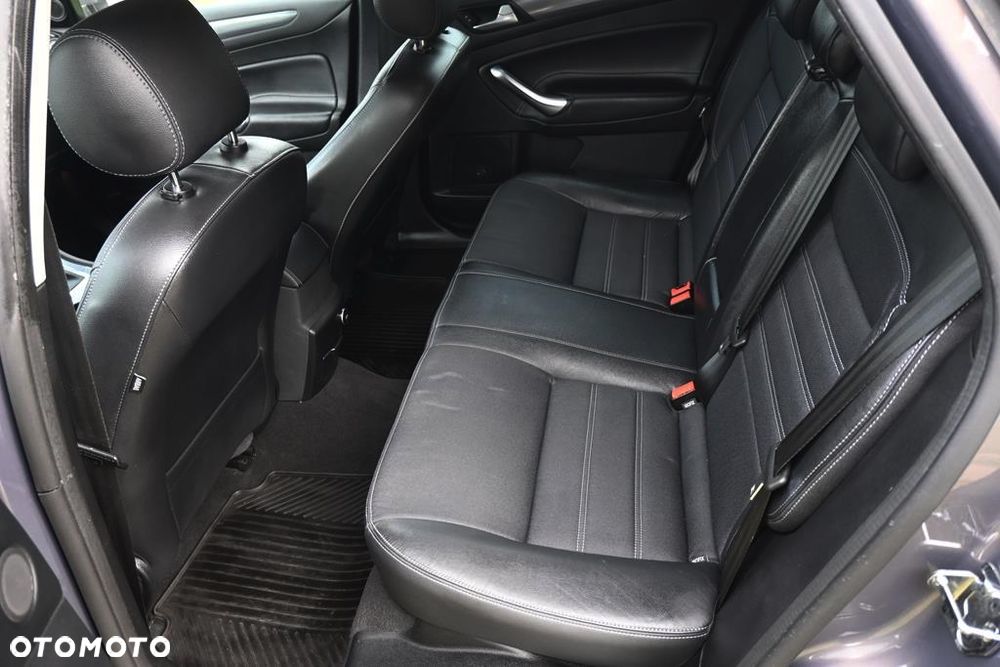 Ford Mondeo - 29
