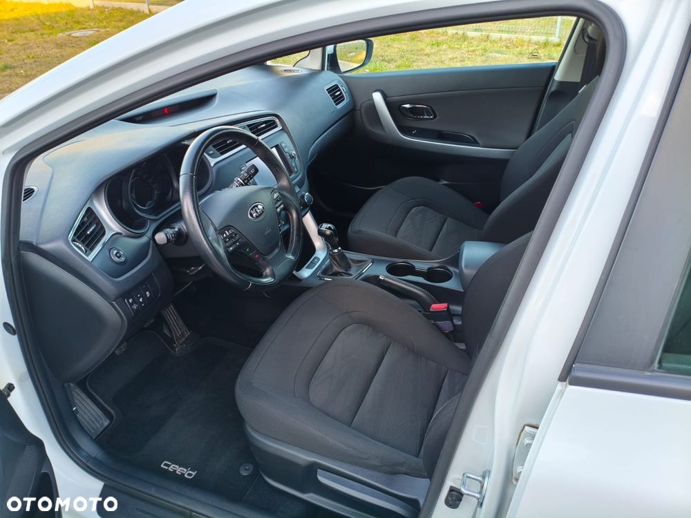 Kia Ceed - 8