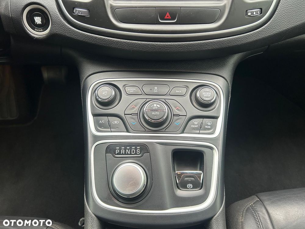 Chrysler 200 - 12