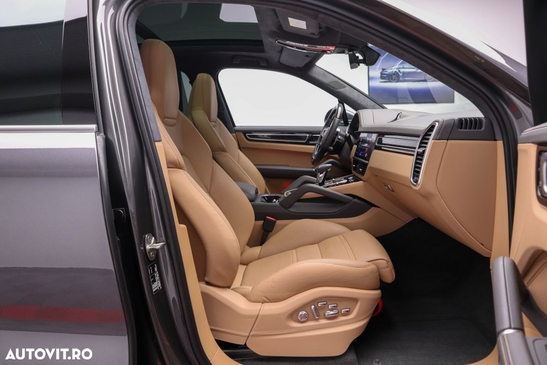 Porsche Cayenne E-Hybrid Tiptronic S Platinum Edition - 36