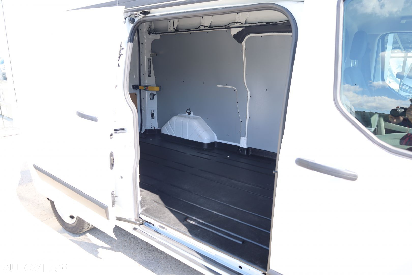 Ford Transit Custom - 11